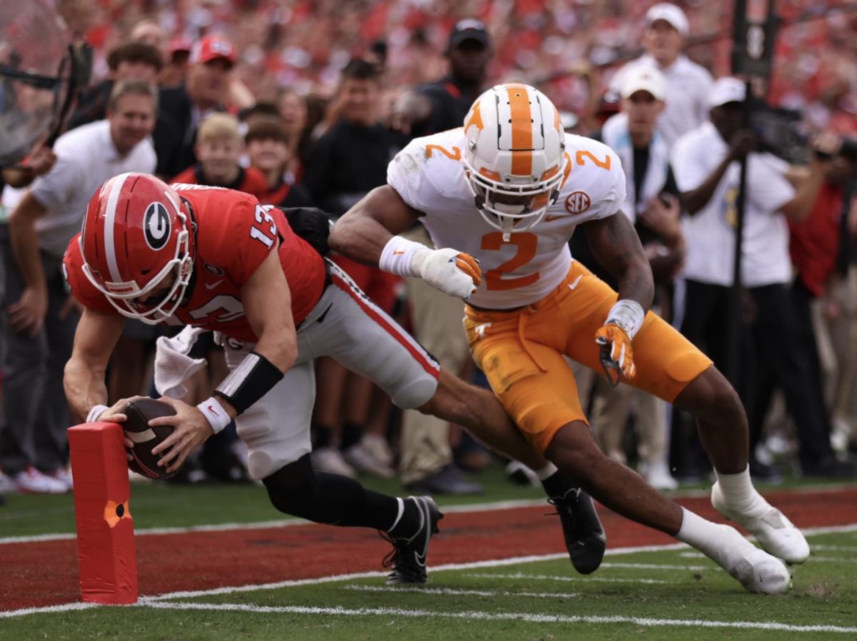 Stetson Bennett scores during Georgia's 27-13 victory over Tennessee during the 2022 season (Photo by Tony Walsh)